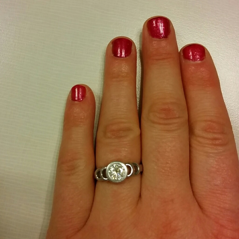 Size 6 moissanite bezel ring (hold @tanja1031)